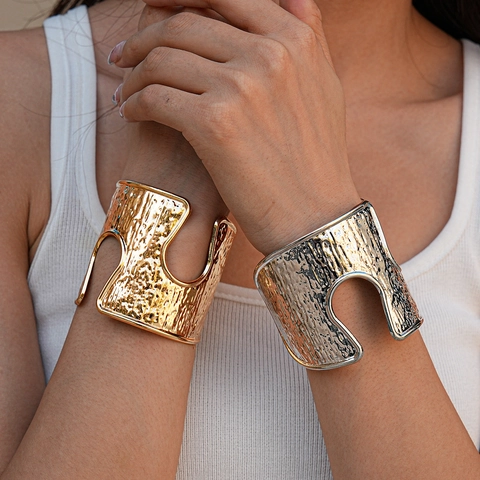 Gehämmertes Breites Manschettenarmband Für Frauen Punk Metall Ausgehöhlt Offener Armreif Gold Silber Modeschmuck