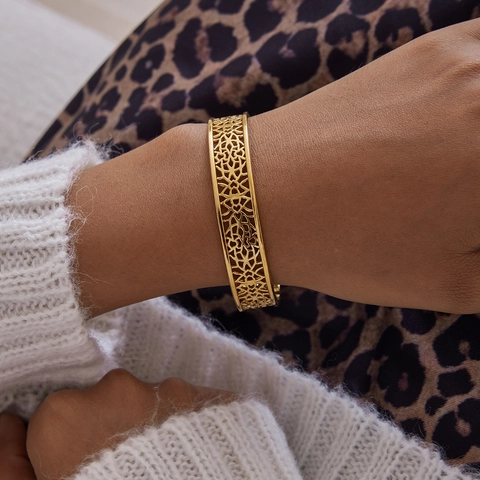 Geometric Lace Hollow Stainless Steel Bangle Vintage Gold Tone Open Adjustable Wrist Cuff Jewelry