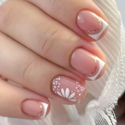 French Style Press On Nails Nude Pink Fake Nail Tips White Flower Patterns Gold Glitter Short Square Artificial Manicure For Women