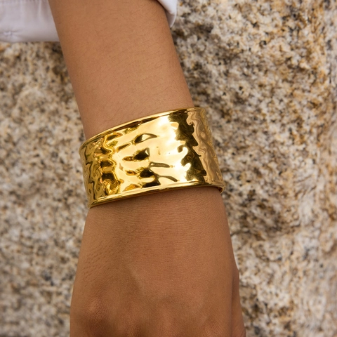 Women's Fashion Stainless Steel Hammered Texture Cuff Bangle Resin Marble Pattern Open Bracelet Set Hypoallergenic Jewelry