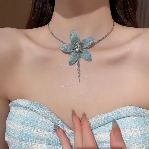 Collier Pendentif Fleur Tissu Grand Floral Bleu Frange Chaîne Clavicule Cuivre Femmes Style Mori Élégant Papillon