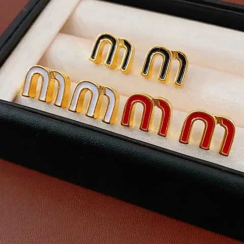 M-Form Buchstaben Ohrstecker Legierung Emaille Geometrische Mode Retro Schmuck Mit Silbernem Ohrstecker
