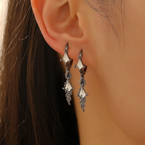 Gothic Punk Zinc Alloy Feather Pendant Hoop Earrings Rhinestone Inlaid Rhombus Dangle Earrings For Unisex Personality Jewelry Gift