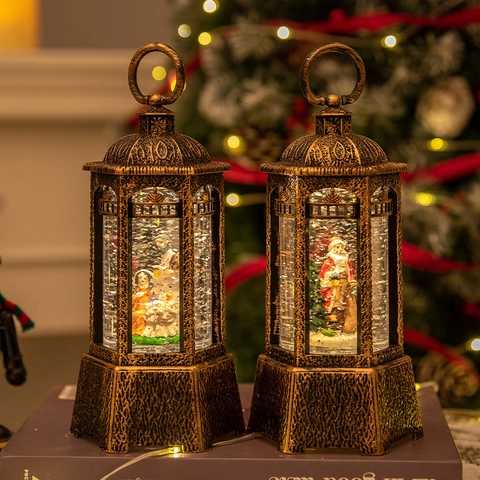 Lanterna Palla Di Neve Natale Retro Bronzo LED Luce Scintillante Decorazione Tavolo Lampada Presepe Babbo Natale Scena