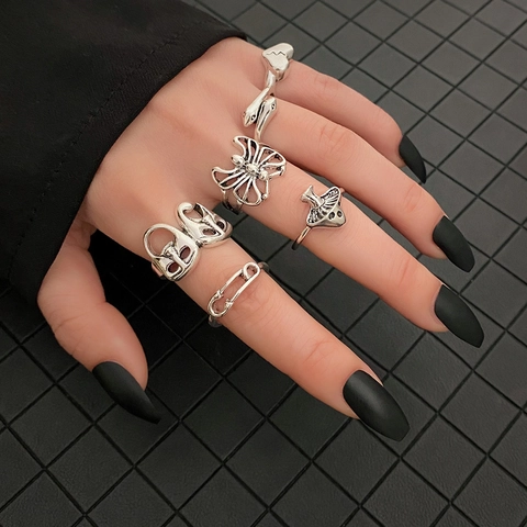 Vintage Silver Color Alloy Rings Gothic Punk Butterfly Spider Skull Snake Mushroom Mask Heart Hip Hop Retro Jewelry Accessory