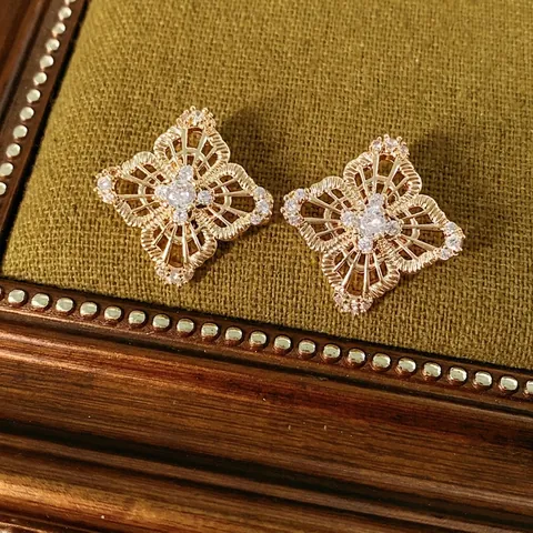 Orecchini A Lobo Vintage A Fiore Di Rombo Traforato Con Zircone E Perno In Argento Gioielli Retro Di Lusso Per Donna