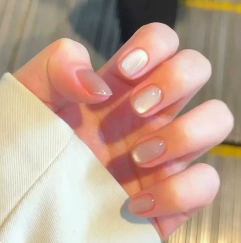 Press On Nägel Kurz Oval Katzenauge Perlmuttglanz Nude Rosa Falsche Fingernägel Full Cover Abnehmbar Wiederverwendbar Elegant