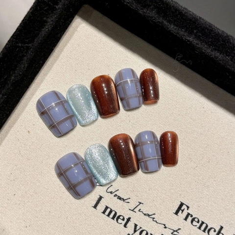 Handmade British Academy Style Plaid Cat Eye Press On Nails Blue Brown Shimmer Squoval False Nails For Women Daily Manicure