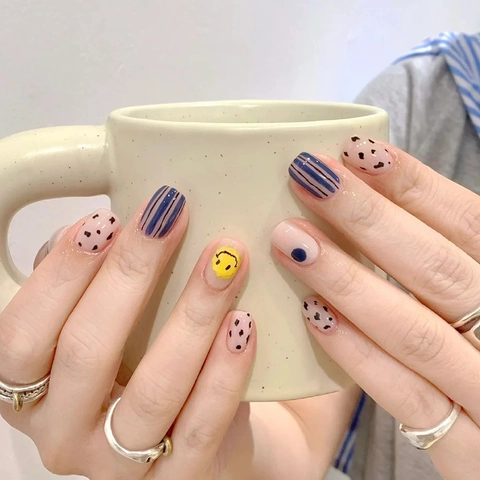 Press On Nails Short Square Fake Nails Plaid Smile Face Leopard Pattern Japanese Style DIY Manicure For Women Glossy Resin Full Cover