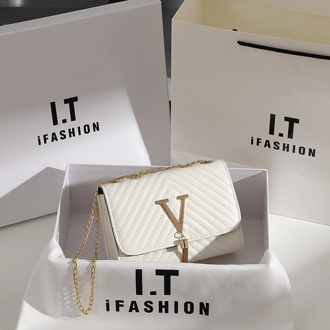 Borsa A Tracolla Trapuntata Chevron Da Donna Pelle PU Decorazione V Dorata Nappa Catena Borsa A Spalla Moda