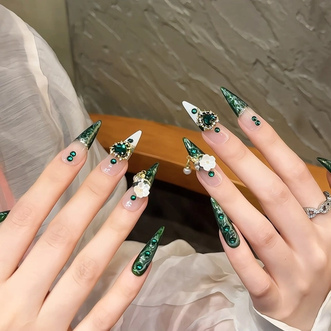Lussuosi Unghie a Pressione in Marmo Verde Smeraldo Unghie Stiletto Lunghe Fatte a Mano Con Fiore Bianco Perla Artificial Gioielli