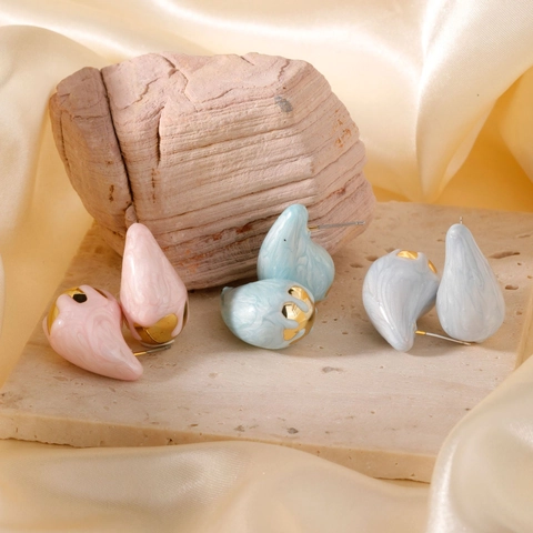 Fashion Teardrop Stud Earrings With Copper Post Marble Texture Resin Geometric Comma Earrings For Women Minimalist Jewelry Gift