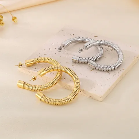 Stainless Steel C-Form Creolen Mit Gewinde Federstruktur Offen Geometrischer Modeschmuck Für Damen