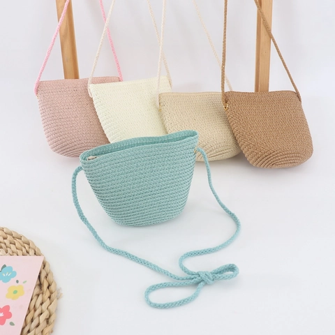 Kids Paper Straw Crossbody Bag Mini Woven Shoulder Bag For Girls Summer Beach Travel Purse Zipper Small Handbag