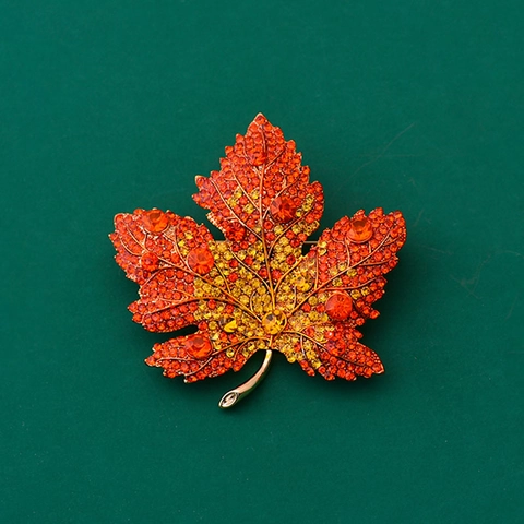 Spilla a Foglia di Acero di Lusso Squisita con Strass Intarsiati Spilla di Cristallo per Donna Accessori per Cappotto in Stile Occidentale Gioielli