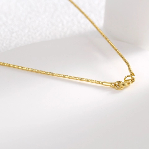 Collier Ras du Cou à Ressort en Cuivre Plaqué Or 18K Minimaliste pour Femme Bijoux de Cou Géométriques Simples Élégants Cadeau