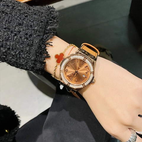 Montre à Quartz Élégante Pour Femme Avec Lunette En Strass Calendrier Boîtier En Alliage Mode Décontractée Quotidien