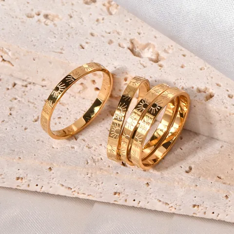 Anello Sottile In Acciaio Inossidabile Minimalista Con Motivo A Raggi Di Sole Incisione Placcato Oro 18K Stile Vintage Boho Per Donna