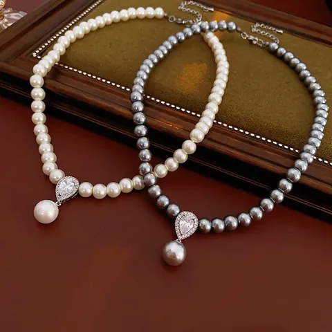 Elegante Imitationsperlenkette Kupfer Wassertropfen Zirkonia Anhänger Leicht Luxus Französisch Retro Schlüsselbeinkette Damen