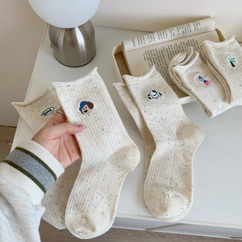 Socken Damen Gekämmte Baumwolle Mittelhoch Süße Stickerei Rollsaum Koreanischer Stil Konfetti Garn Crew Strumpfwaren