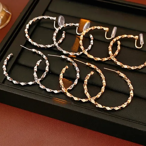 Geometrische Facettierte Creolen Aus Kupfer C Form Minimalistischer Stil Schmuck Mit Silbernen Ohrsteckern Für Damen