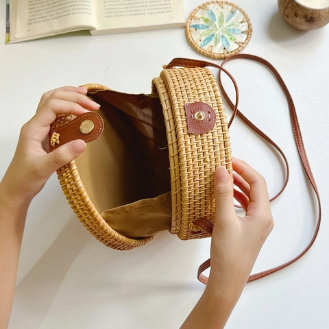 Round Rattan Shoulder Crossbody Bag For Women Handmade Woven Straw Shell Patchwork Beach Vacation Bohemian Style