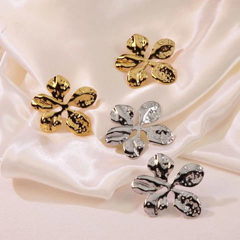 Hammered Flower Stud Earrings Stainless Steel Large Five Petal Floral Ear Jewelry For Women Elegant Vintage Metallic