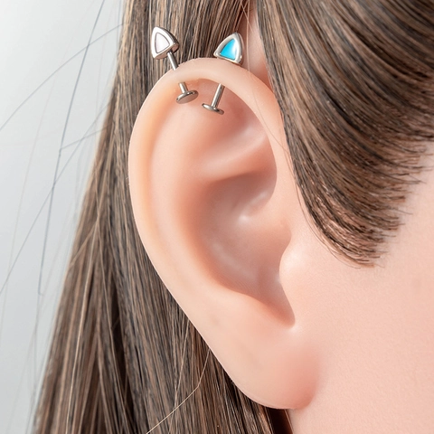 Driehoek F136 Titaniumlegering Interne Schroefdraad Platte Achterkant Studs Kleurrijk Emaille Body Piercing Sieraden