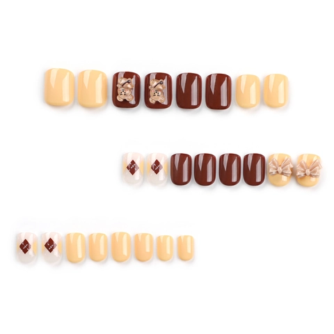 Press On Nails Corto Quadrato Rotondo Con Orso Oro 3D E Fiocco Motivo Argyle Stile Dolce Unghie Finte
