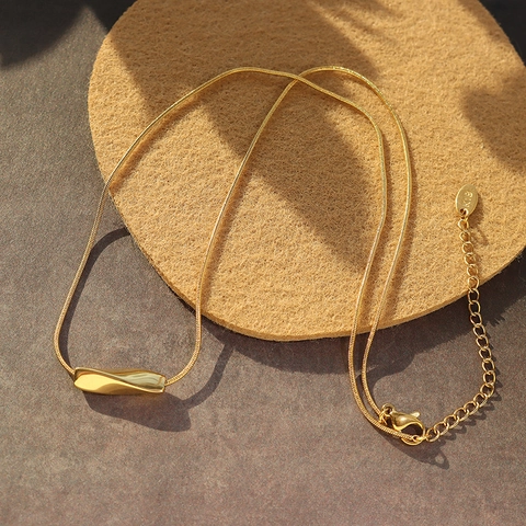 Collana Con Ciondolo A Tubo Torto Acciaio Al Titanio Placcato Oro 18K Stile Francese Minimalista Catena A Serpente Da Donna