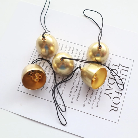 Mini Gouden Messing Legering Hangende Bellen Met Touw En Kralen Voor DIY Windgong Huis Decoratie Kerstboom Hangers
