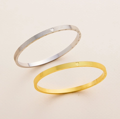 Moderno Braccialetto Rigido in Acciaio al Titanio con Numeri Geometrico Galvanizzato Oro Argento Gioielli Minimalisti Unisex