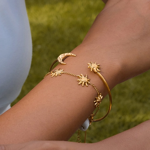 18K Vergoldetes Edelstahl Armband Mit Spiral Sonnenanhängern Verstellbare Kette Minimalistischer Schmuck Für Damen