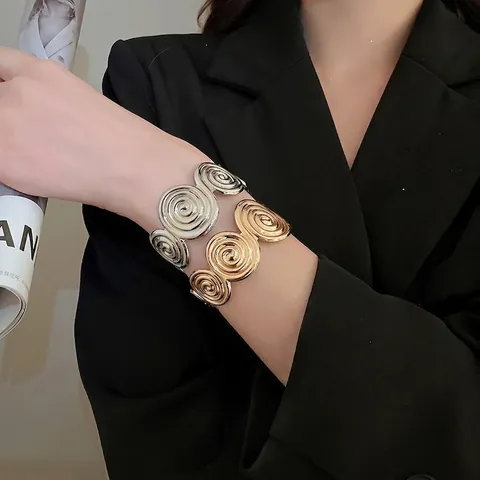 Bracciale Rigido Aperto E Anello Lega Spirale Vortice Trama Martellata Design Floreale Retrò Stile Minimalista Donne