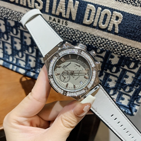 Damen Casual Mode Quarzuhr Elegante Strass-Lünette Legierung Gehäuse Multifunktion Rundes Zifferblatt Silikonband Armbanduhr
