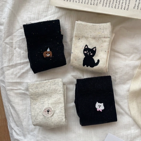 Damen Socken Crew Gekämmte Baumwolle Buntes Punktgarn Atmungsaktiv Cartoon Katze Hund Bär Stickerei Japanischer Stil