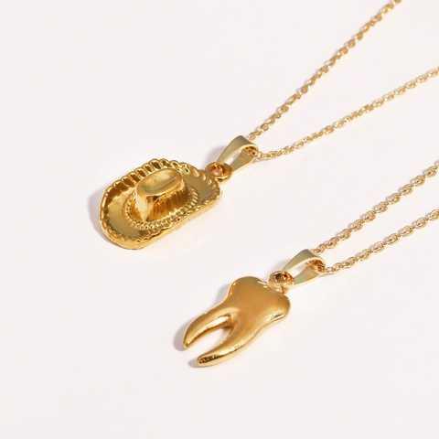 Collier Avec Pendentif Chapeau De Cow-Boy Et Dent Rétro En Acier Inoxydable Plaqué Or Bijoux De Déclaration Pour Femmes