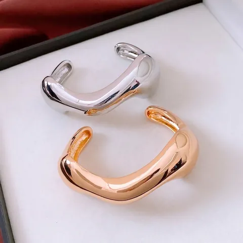 Brazalete Abierto Con Ondas Irregulares Estilo De Metal Líquido Minimalista En Plástico Metálico Brillante Con Pedrería Para Mujer