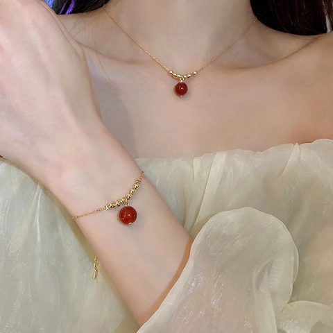 Joyas De Cuentas Rojas Redondas Elegante Collar Pulsera Y Pendientes De Aleación Chapada En Oro Con Poste De Plata Para Mujer