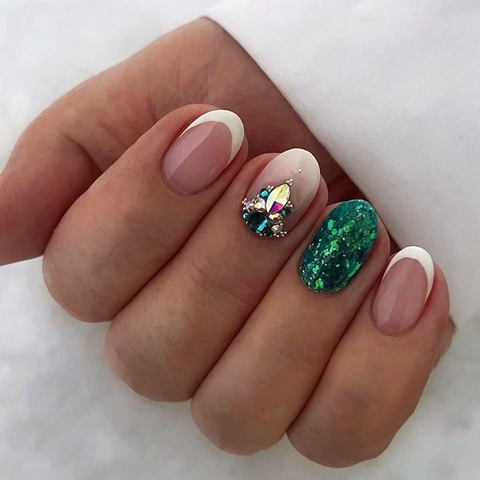 Französisch Press On Nails Smaragdgrün Strass Dekor Oval Luxus Elegant Tragbare Künstliche Nägel Frauen