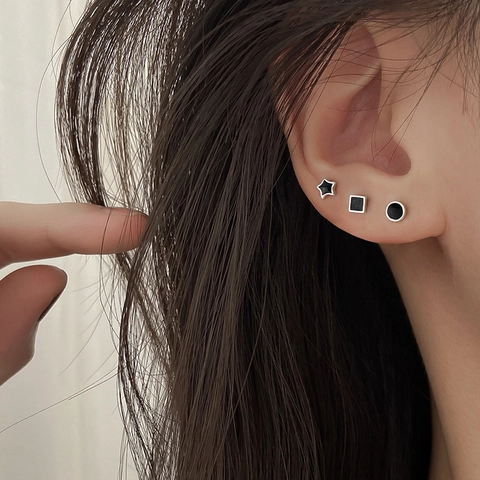 Boucles d'Oreilles Clous Géométriques Minimalistes en Émail Noir pour Femmes Hommes Acier Inoxydable Cœur Étoile Rond Triangle Carré Bijoux