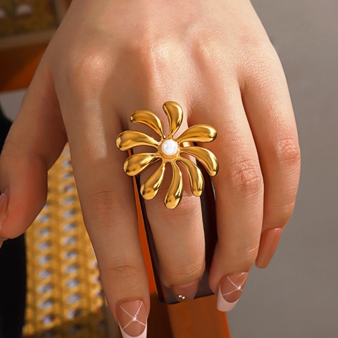 Anillo De Flor Statement Chapado En Oro De 18K Acero Inoxidable Con Perla Artificial Blanca Joyería Vintage Minimalista Mujer