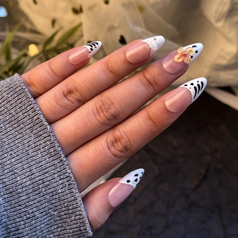French Press On Nails Amandelvorm Met 3D Bloem Koeienpatroon Hars Kunstnagels Voor Vrouwen Elegante Manicure