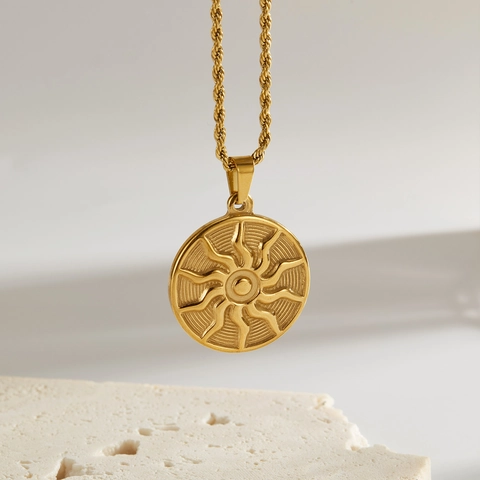 Vintage Stainless Steel Sun Pendant Necklace For Women Gold Plated Round Medallion Sunburst Rope Chain Minimalist Jewelry Gift