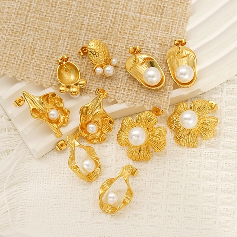 Elegant Flower Artificial Pearl Stud Earrings 18K Gold Plated 304 Stainless Steel Retro French Style Jewelry For Women