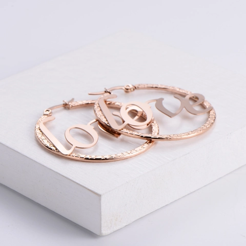 304 Edelstahl Rosegold Vergoldet LOVE Buchstabe Creolen Strukturierte Runde Ausgeschnittene Schmuck Für Frauen