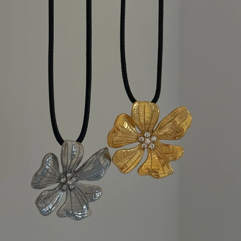 Daisy Flower Pendant Necklace 18K Gold Plated Stainless Steel With Zircon Inlay Vintage Jewelry For Women Black Cord