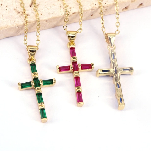 Kruis Hanger Ketting Verguld Koper Met Kleurrijke Rechthoekige Zirkonia Religieuze Sieraden Voor Dames