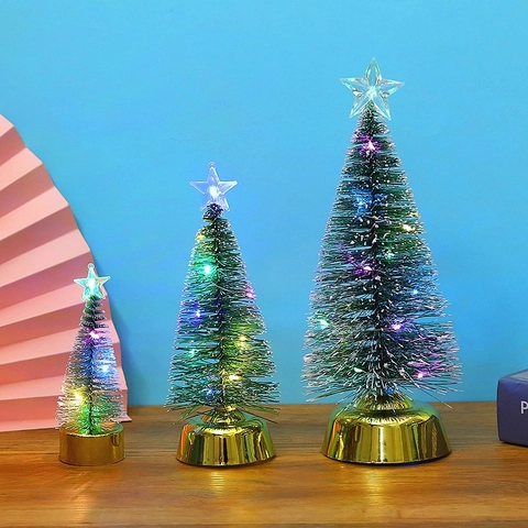 Miniatur Weihnachtsbaum Ornament Mit Bunten LED Licht Goldener Basis PVC Tannennadeln Tischdeko Festliches Geschenk