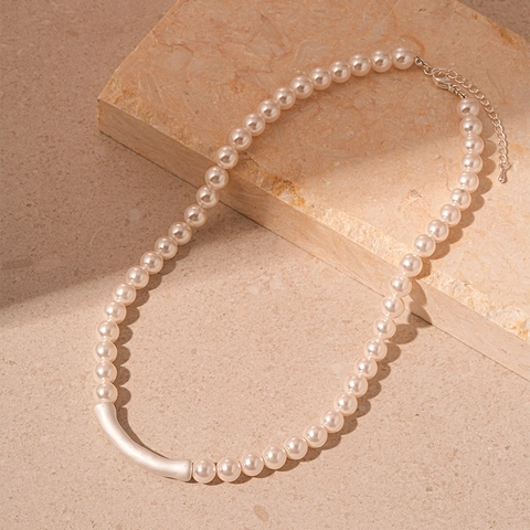 French Minimalist Artificial Pearl Necklace With Curved Copper Tube Geometric Elegant Clavicle Chain For Women